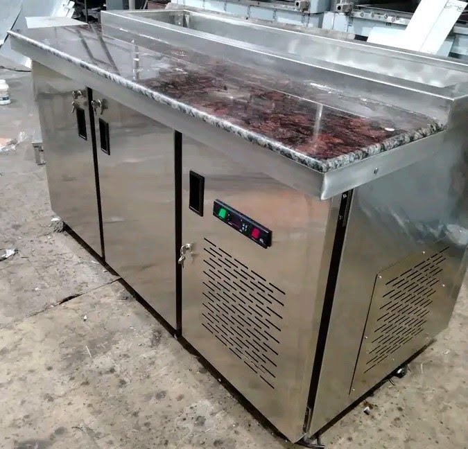 PIZZA FRIDGE WITH TOP MARVEL