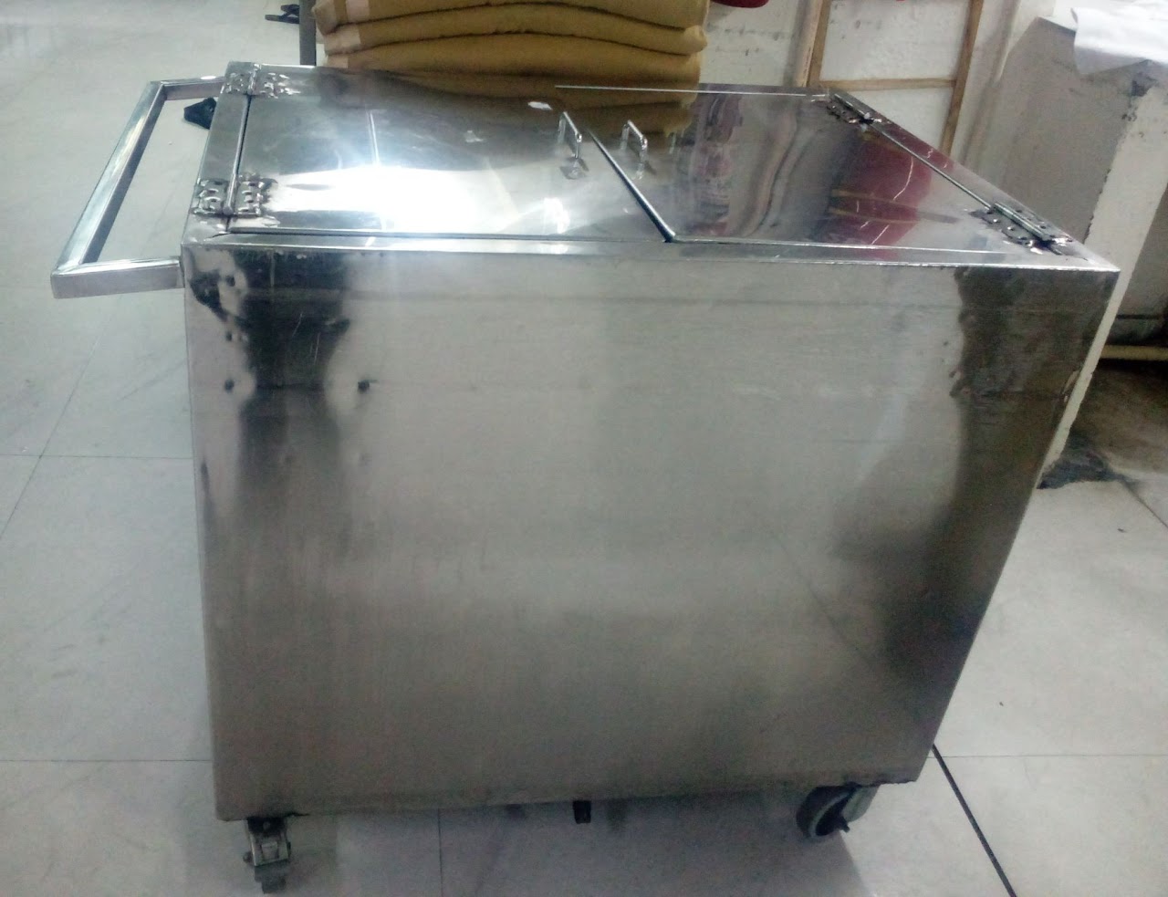 LAUNDRY TROLLEY